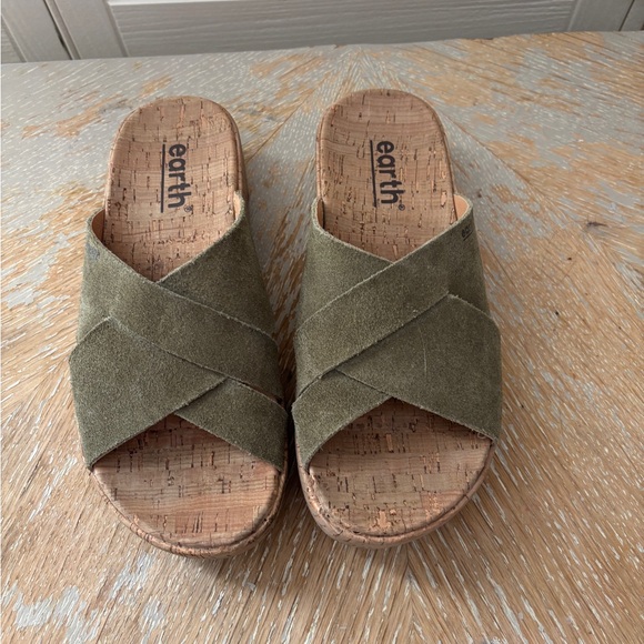 Earth Shoes - Earth Women's Green Suede Criss-Cross Sandals